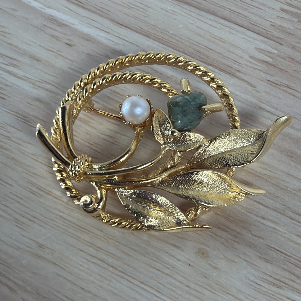 Vintage Sarah Coventry Jade Faux Pearl Gold-Tone Brooch Pin, Flowers, Signed - Picture 3 of 6